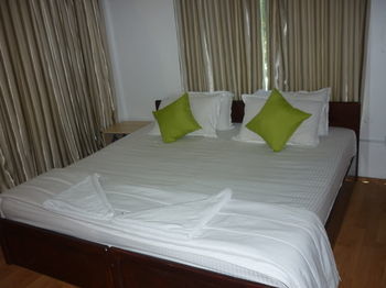Hotel Batuta Maldives Surf View Thulusdhoo Exterior foto
